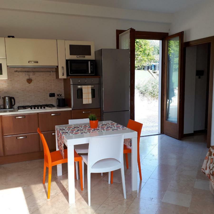 Appartamento Con Giardino A Cisano Di 바르돌리노 외부 사진